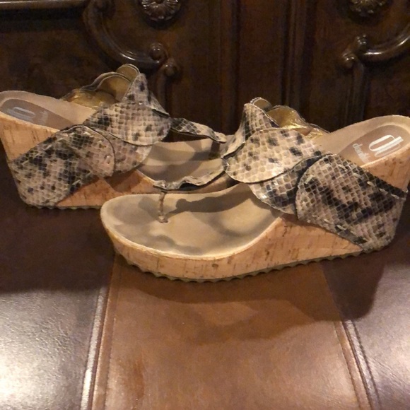 Dani Black Snake Print Wedge - Picture 2 of 6